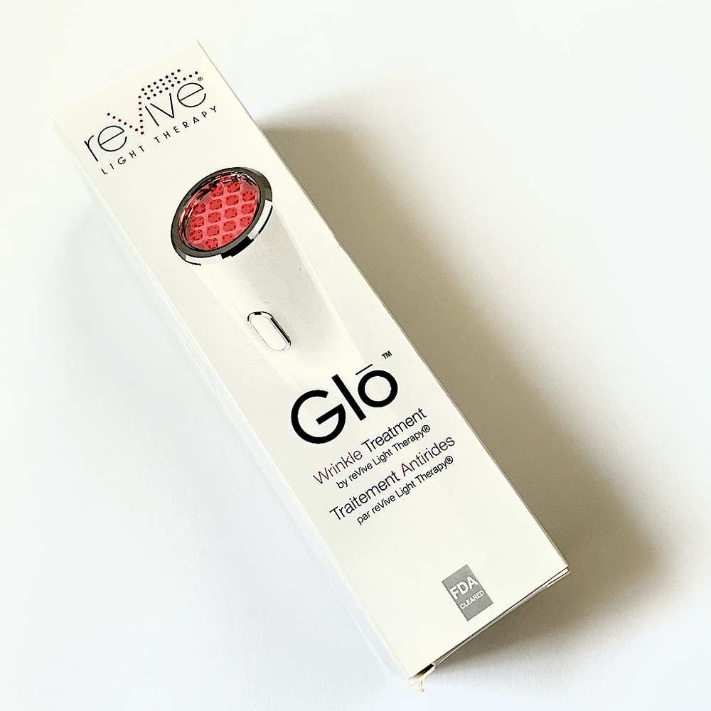 🩷BRAND NEW REVIVE LIGHT THERAPY GLO IT GIRL HYGIENE WRINKLE TREATMENT TRENDING